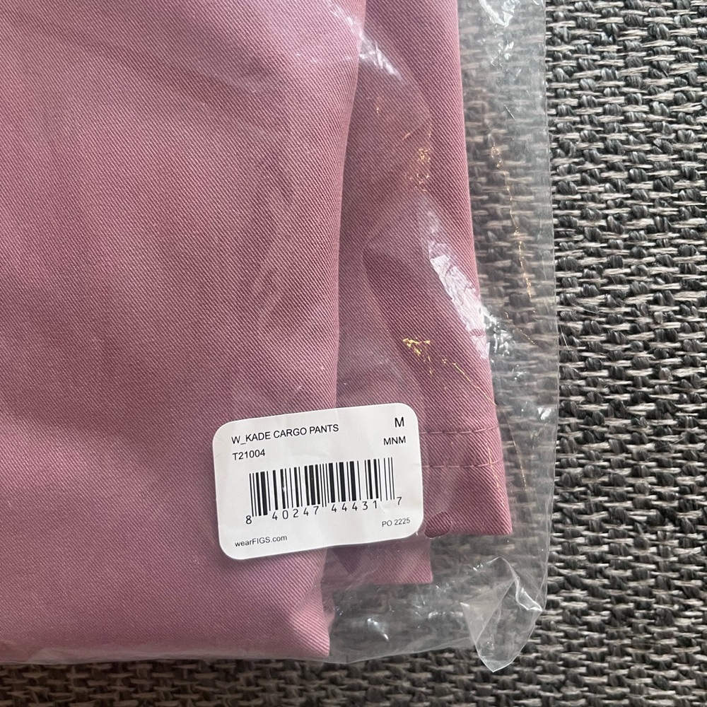 Figs Mineral Mauve Medium Kade Cargo Scrub Pants with Mint Drawstring NWT - Picture 2 of 3